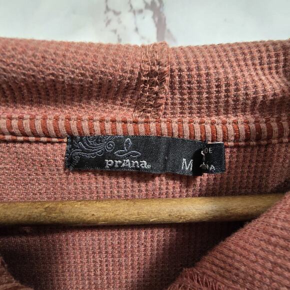 Prana Shirt Womens Medium Red Long Sleeve Hooded Waffle Thermal Organic - Picture 3 of 12